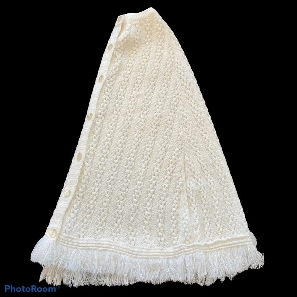 VINTAGE Grandma Cable Knit Handmade Vintage White Poncho Size undefined - Image 6