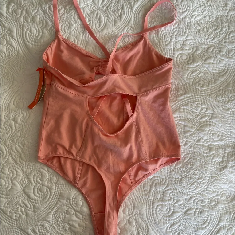NWT closie Pink Bodysuit with Cutout Detail Size XS - Image 2