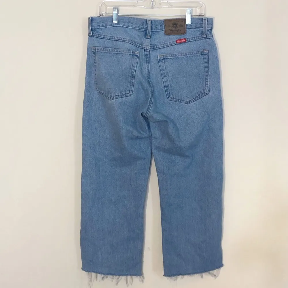 Wrangler Raw Hem High Waisted Crop Jeans - Image 2