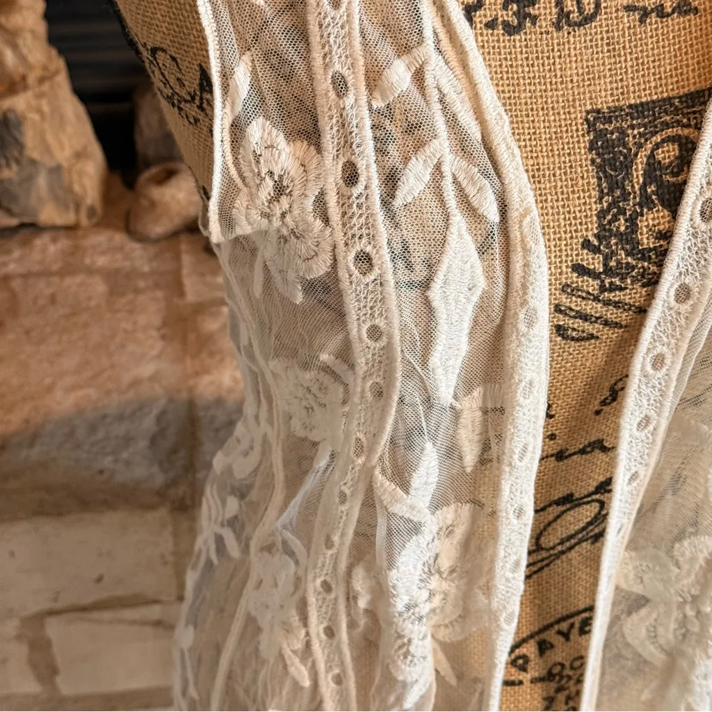 Chic Lace Open - Image 3