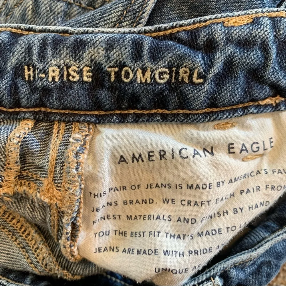 WOMEN'S American Eagle high rise Tomgirl button fly jeans - Image 11