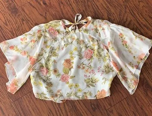 ZARA NWT  Flutter Sleeve Crop Blouse. Large - Image 2