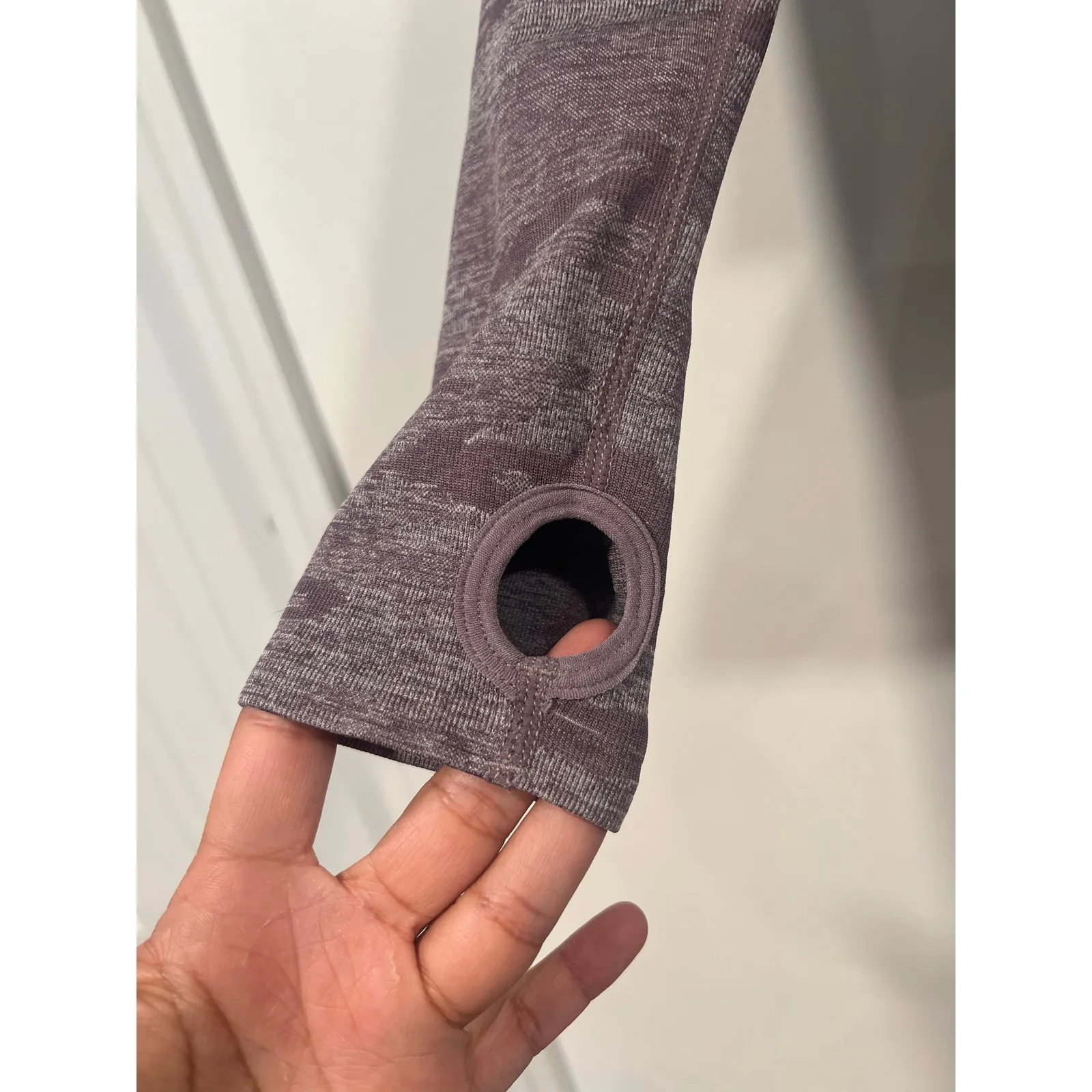 Women’s  Seamless Activwear Camo Crop Long sleeve Workout Top Size small Purple - Image 5