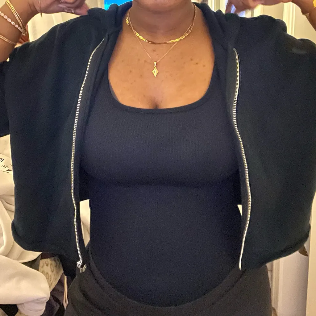 Black cropped Zip - Image 2