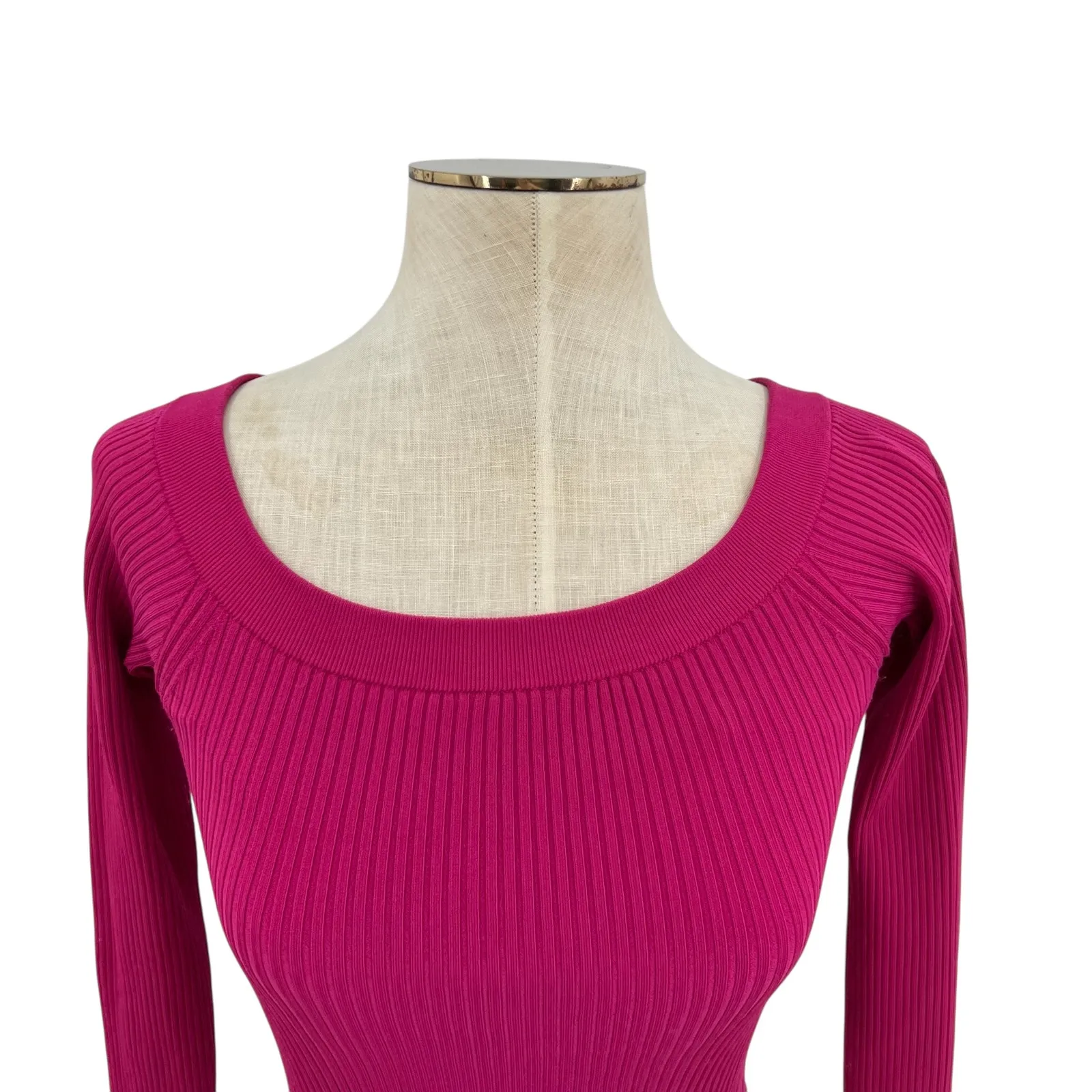 Alice + Olivia Jeanne Off Shoulder Knit Top Sweater‎ Pink Fuchsia Size Small - Image 4
