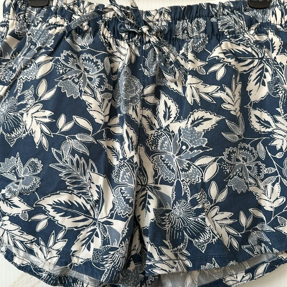 American Eagle AE Vacay Short Floral NEW Medium - Image 4