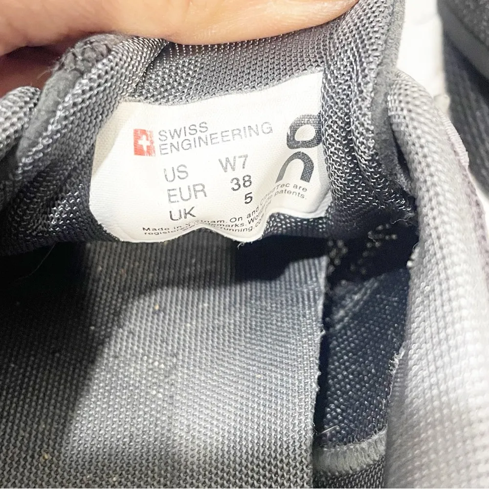 ON CLOUD 5 Women’s Size 7 Black and White Cloudrush Walking Running Touring - Image 6