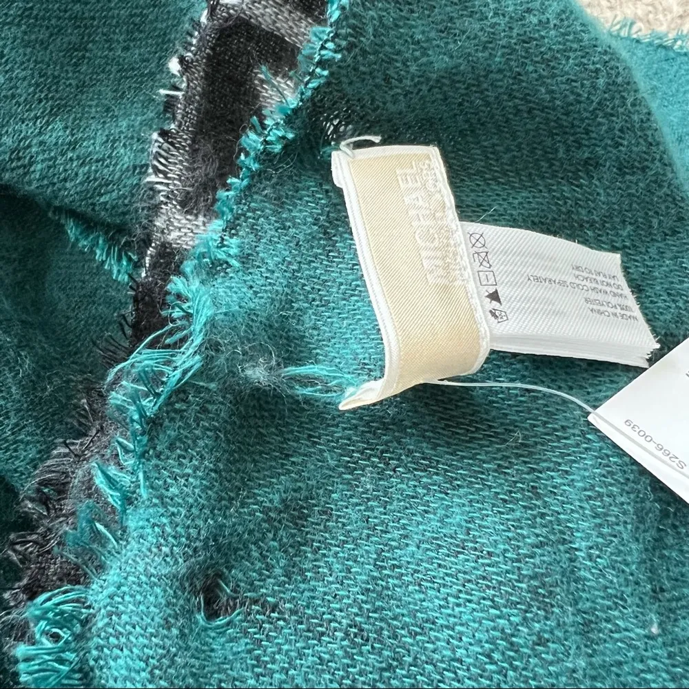 Michael Kors Green Woven Scarf with Frayed Edges Green Black NWT $58.00 - Image 5