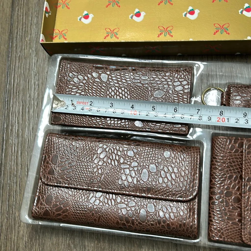 Elegant Brown Accessory Set w/ Wallet, Check book, key chain, notebook no brand - Image 7