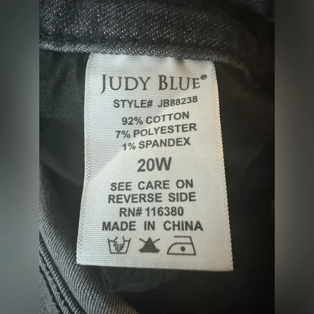 Judy Blue Distressed Skinny Fit Capri Size 20W Grey - Image 12