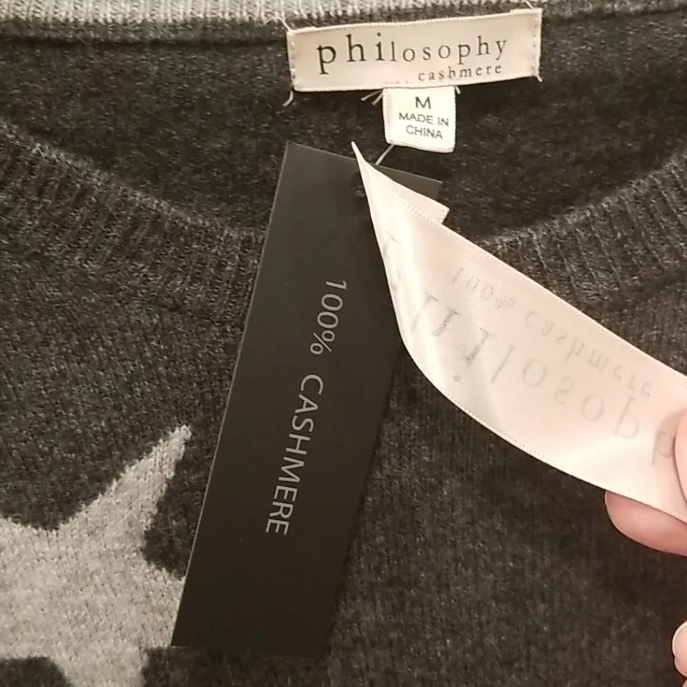 💕PHILOSOPHY💕 Cashmere Raglan Star Print Sweater Medium M NWT - Image 6