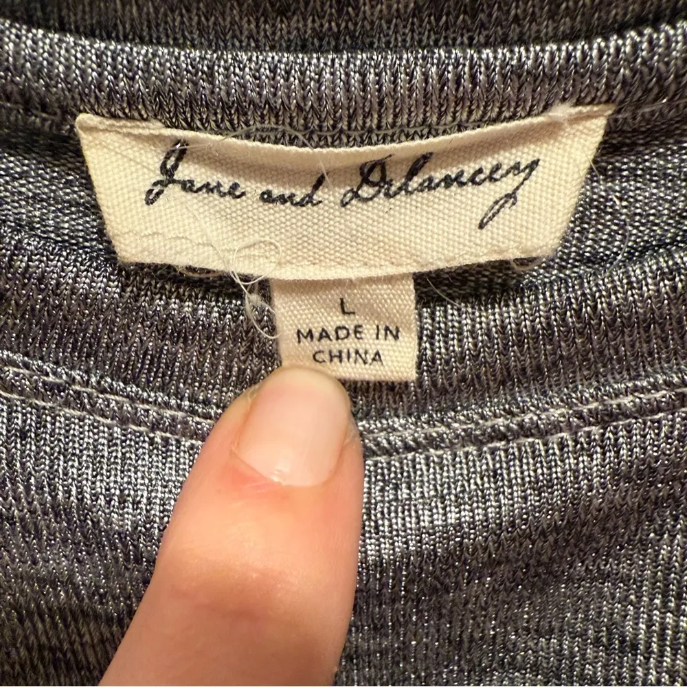 Jane and Delancey Women's Metallic Gray Swag Knit Tunic‎ Shirt Top Size Large - Image 3