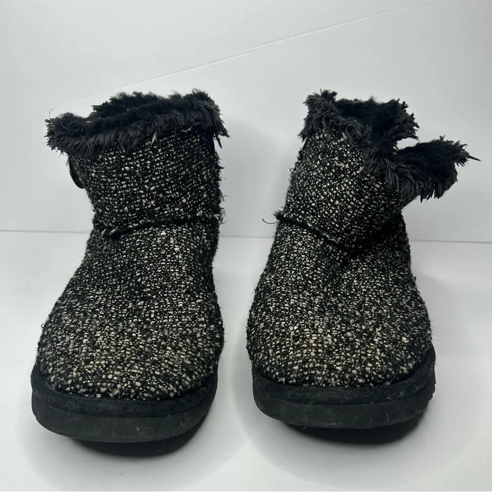 UGG short Black and Grey Textured Boots 9 - Image 3