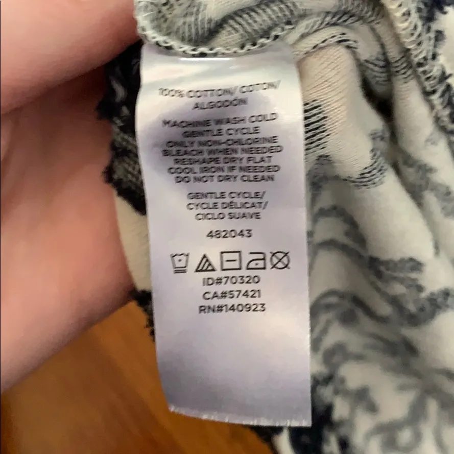 Loft Blue and White Coral Pattern Long Sleeve Crew Neck Sweater Size Medium - Image 3