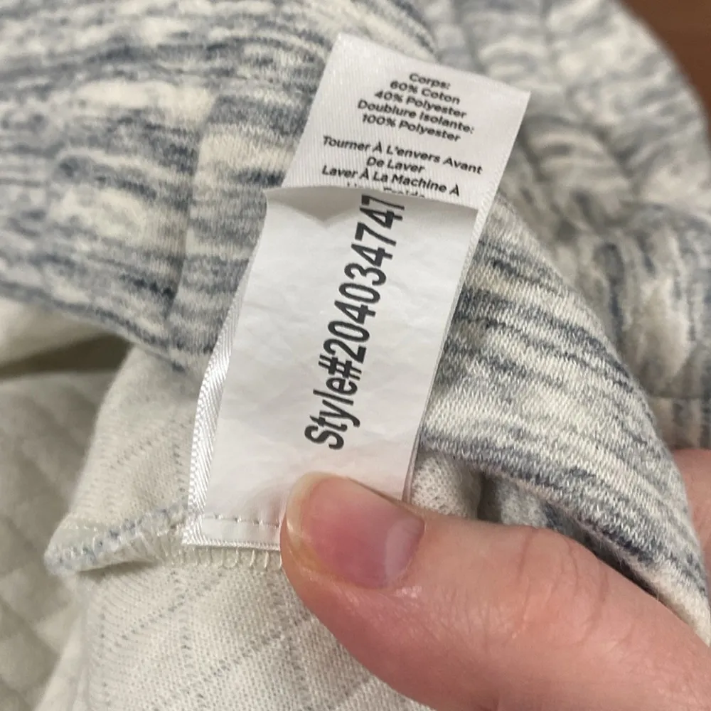 T by Talbots Heather grey quilted Mockneck button shoulder sweatshirt size M - Image 14