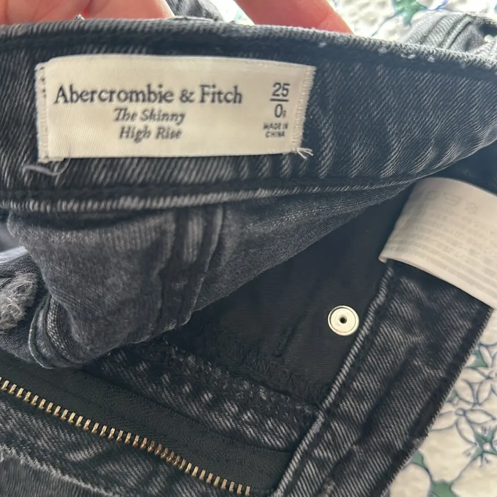 embroidered jeans - Image 3