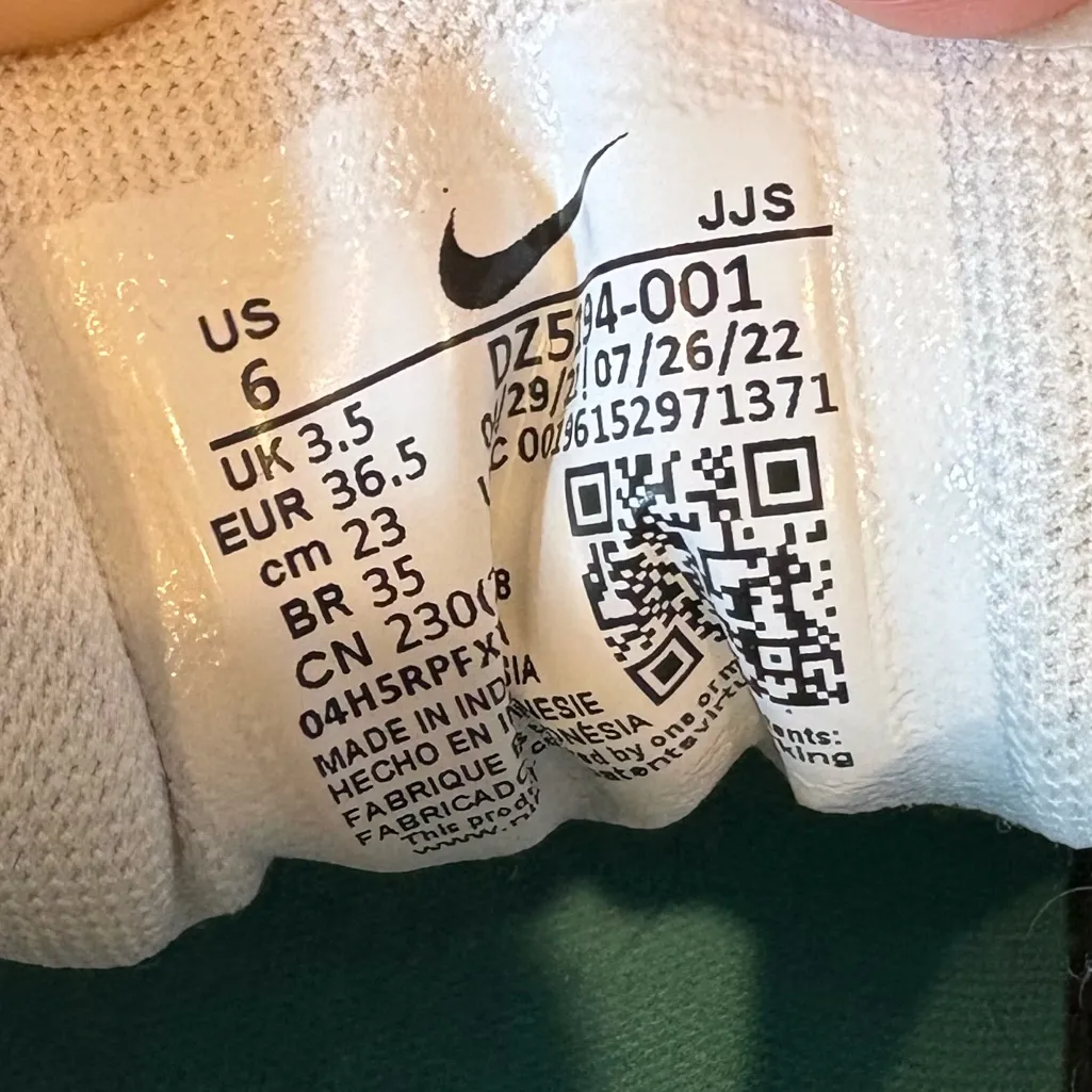 Nike Air Max Sneakers – Women’s Size 6 – Cream/Beige w/ Teal Accents - Image 5