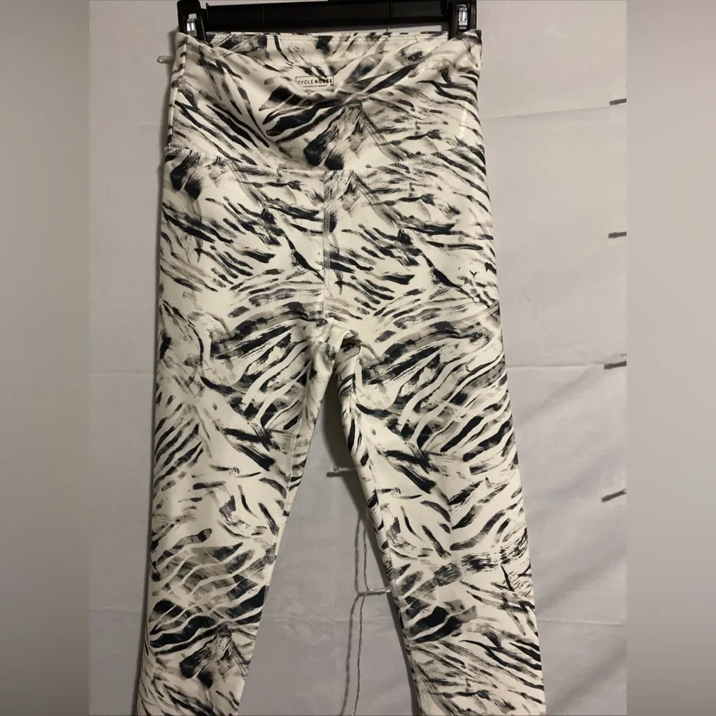 Black and White Animal Print Leggings Size M - Image 6