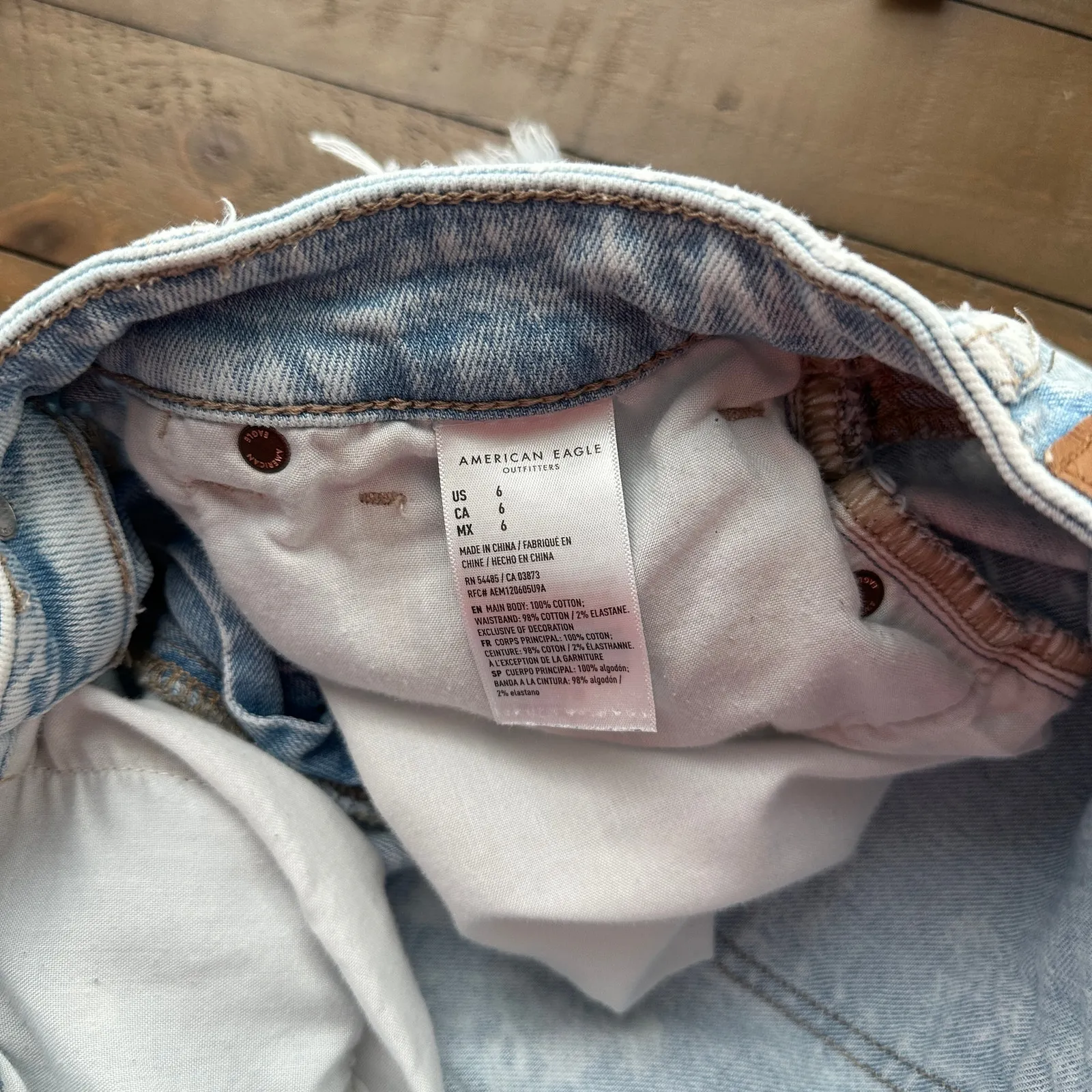 American Eagle  Cut Off Light Wash Mom Shorts Size 6 - Image 5