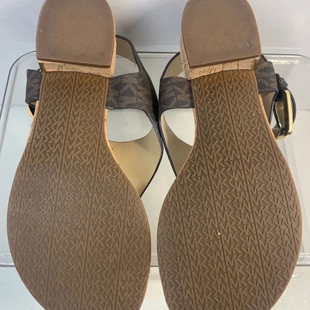 Michael Kors London Logo Sandal Size 6.         2234 - Image 8