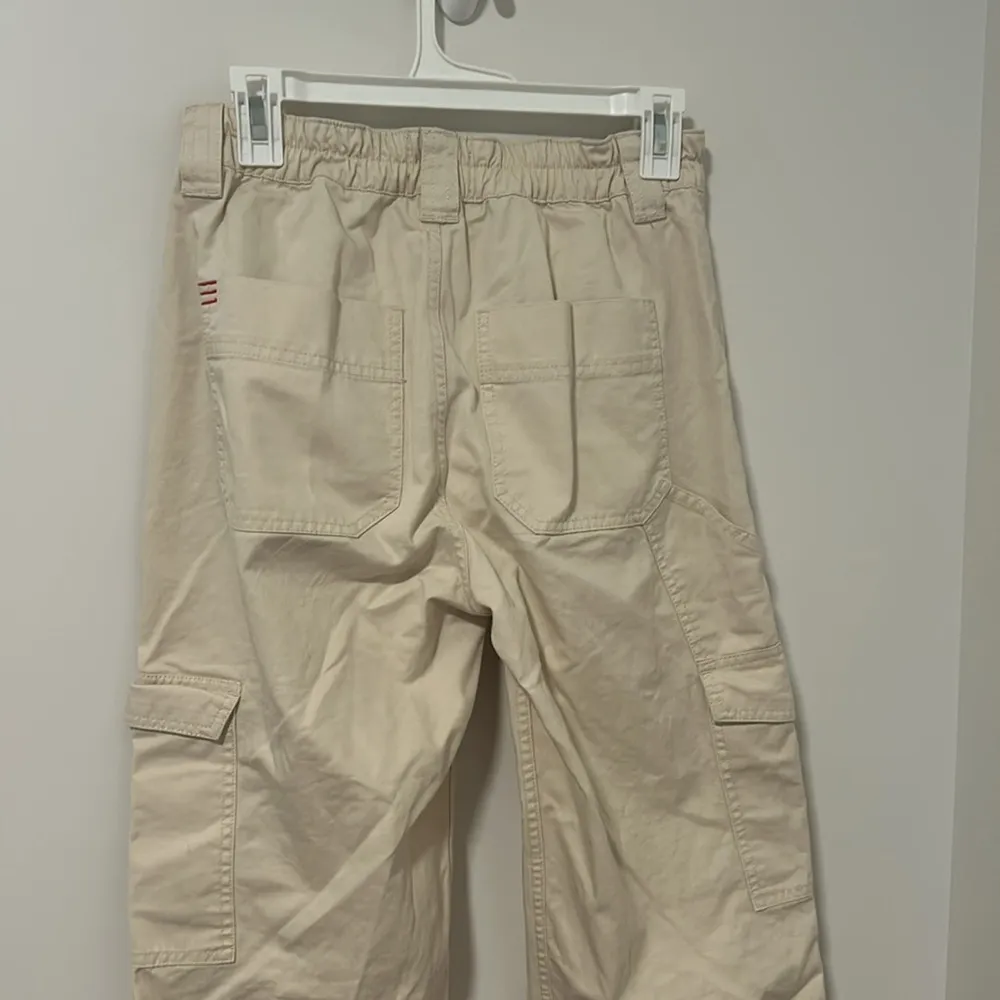 Urban Outfitters Cream Cargo Pants Size 26 - Image 4