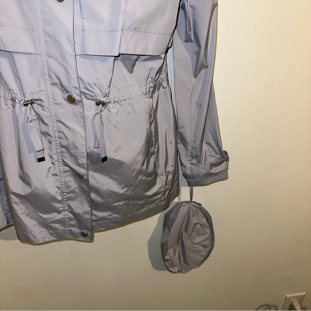 Cole Haan hooded packable Rain Jacket Size Large blue/gray “Mist” color NWT - Image 12