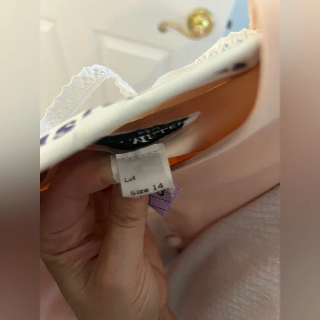 Elegant Women's Light Pink Set Size 14 - Image 4