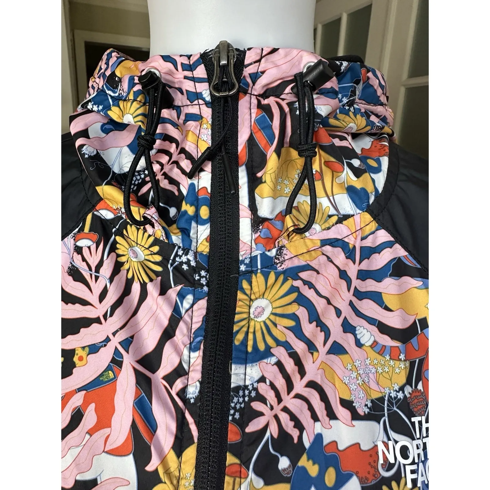The North Face Women's Hydrenalite Floral Print Hooded Windbreaker Jacket L - Image 8