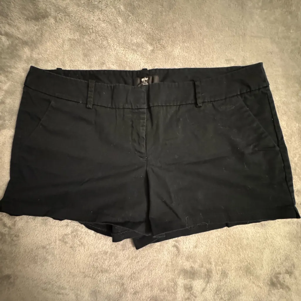 Mossimo Supply Co Black Short Shorts 2 front pockets Size 18 - Image 3