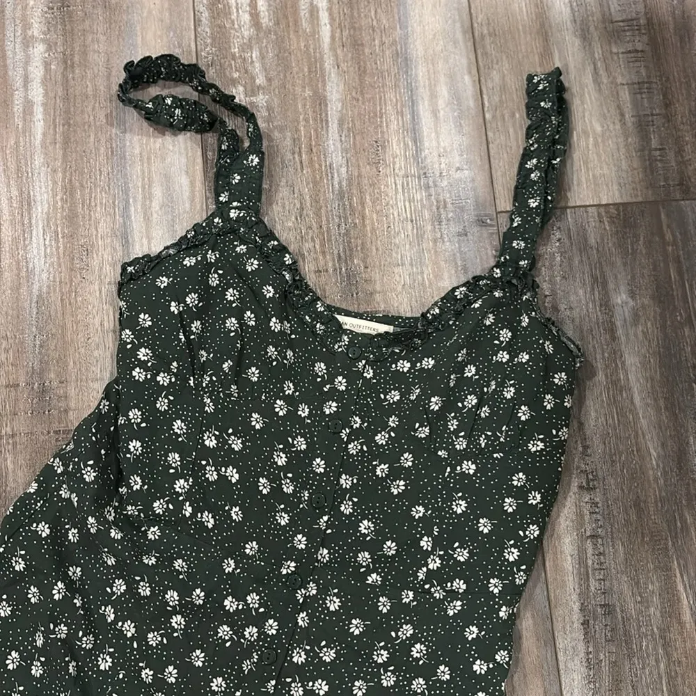 UO Green Floral Button Romper medium NWT - Image 5