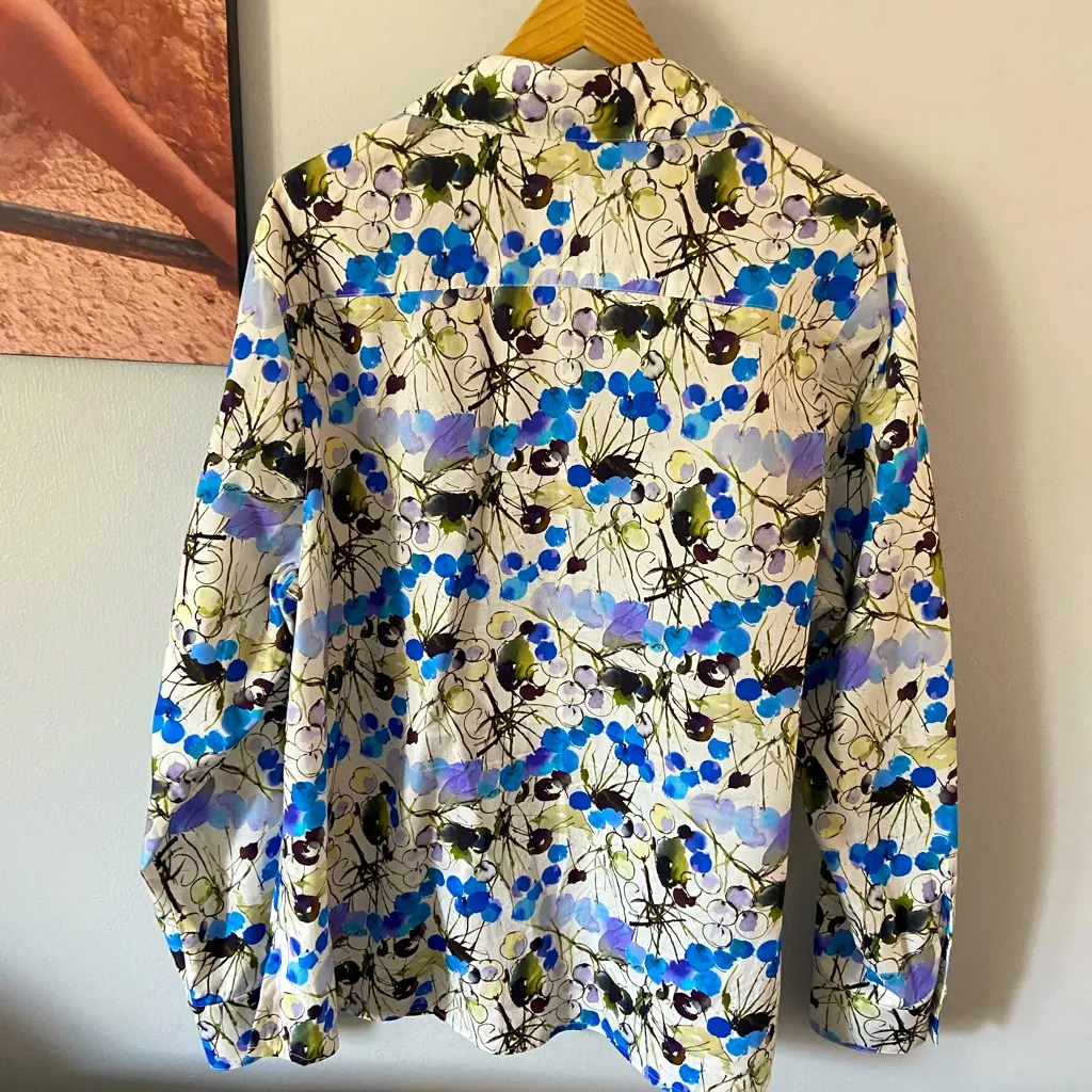 Nice NEW button down shirt/ top 💙🤍🖤 - Image 3