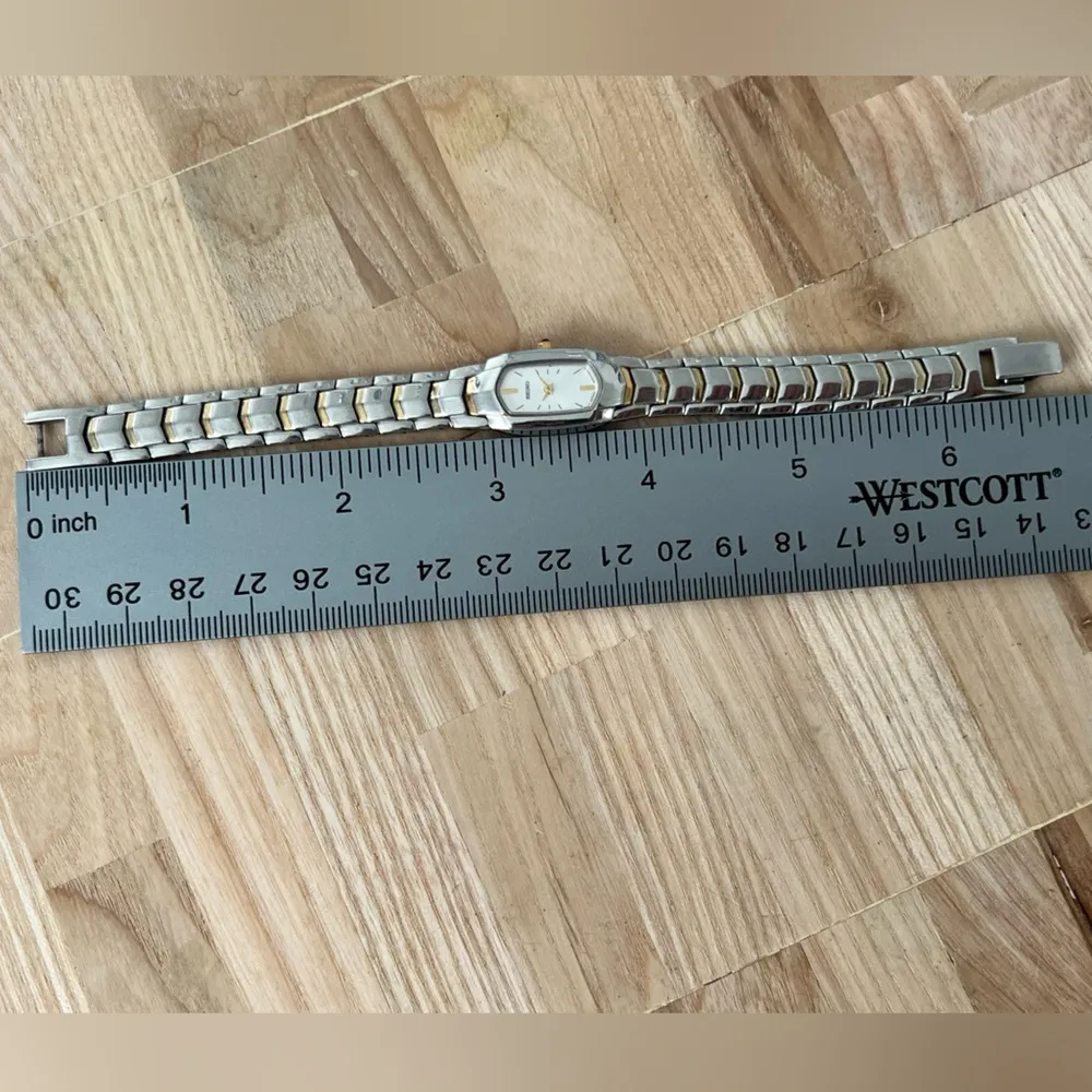 Seiko Vintage Ladies Watch Two-Tone Bracelet Stainless Hexagonal Dial Gold Hands - Image 15