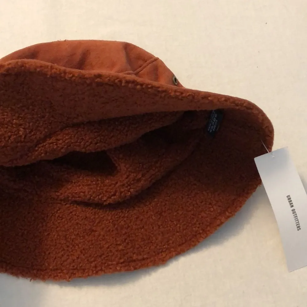 NEW  bucket hat, reverse to wear, faux suede and sherpa - Image 4