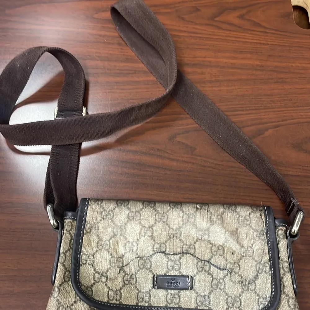 Vintage Gucci GG Supreme Monogram Small Crossbody Flap Bag - Image 4