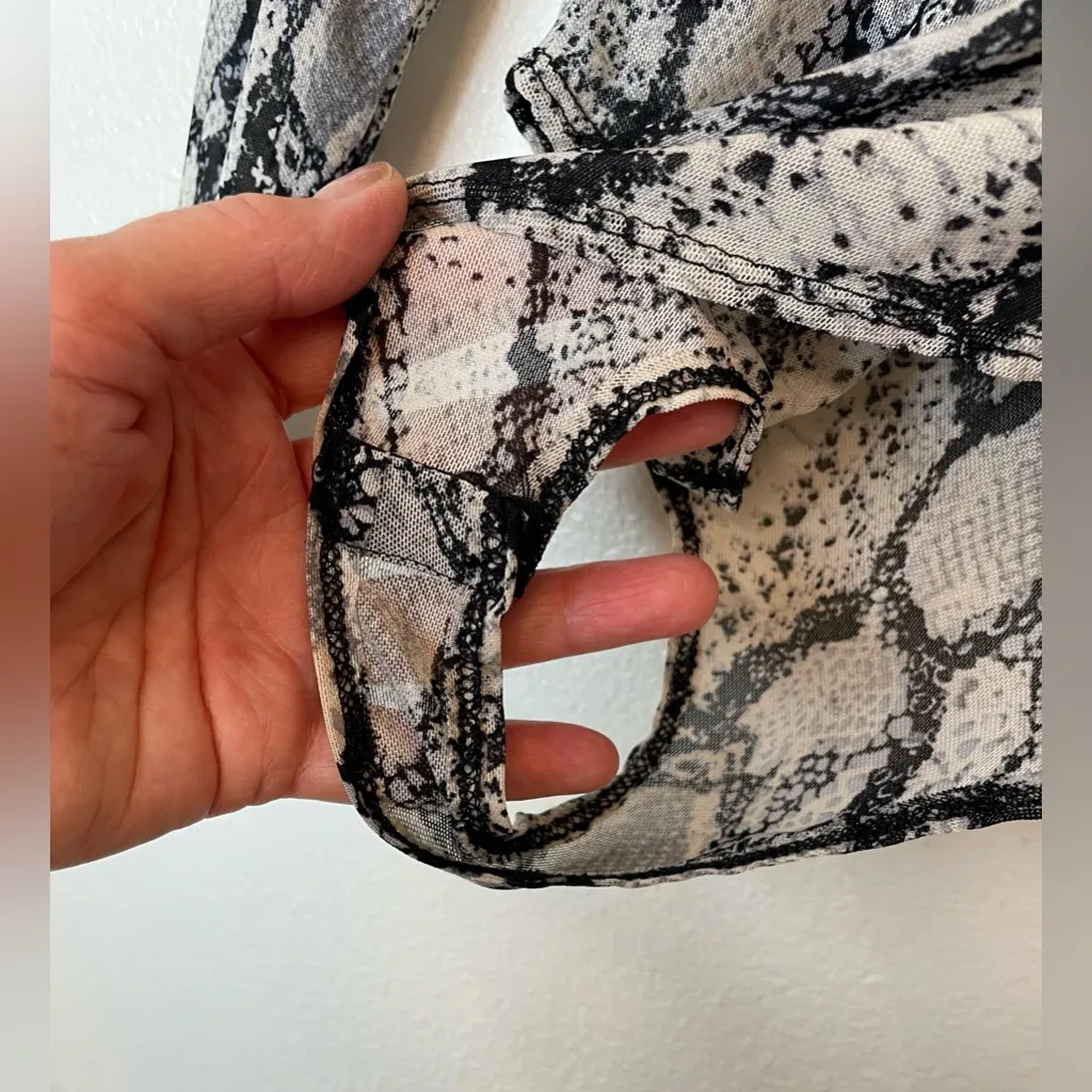 Haute‎ Monde Monochrome Snakeskin Sheer Bodysuit Size S - Image 10