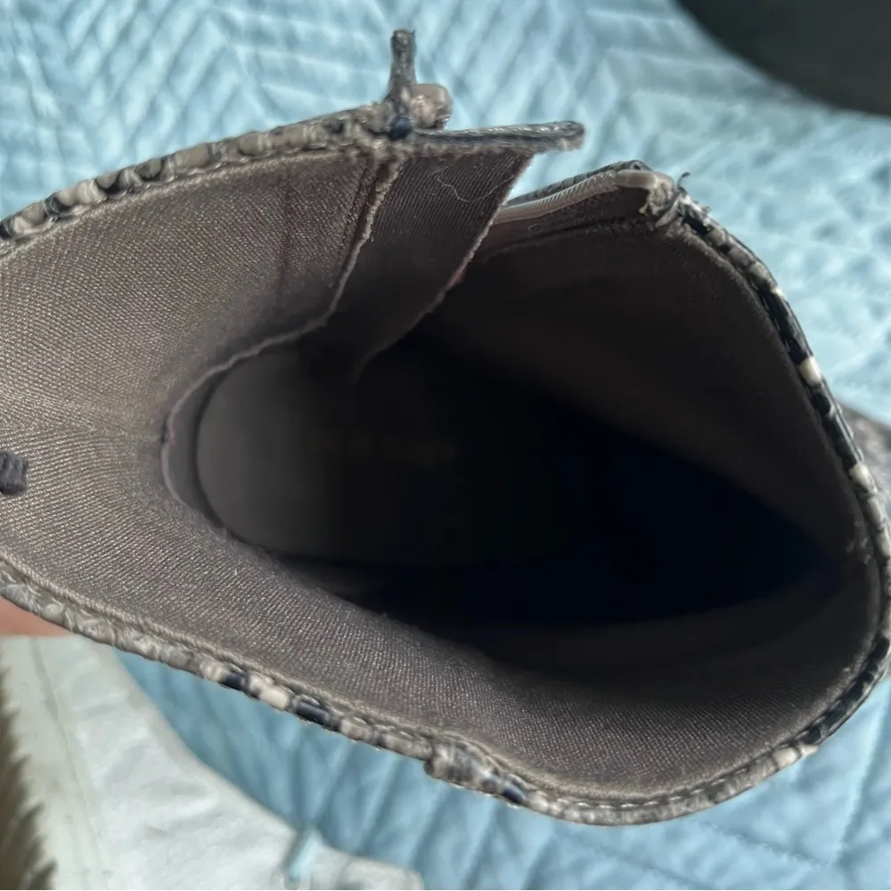 old navy snake skin ankle booties size 7 - Image 4