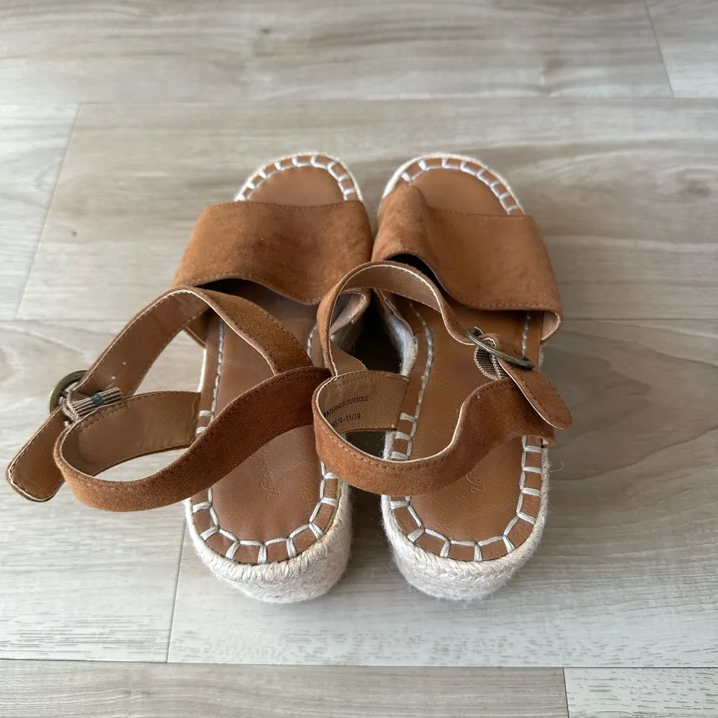 Universal threads platform brown sandals - Image 3