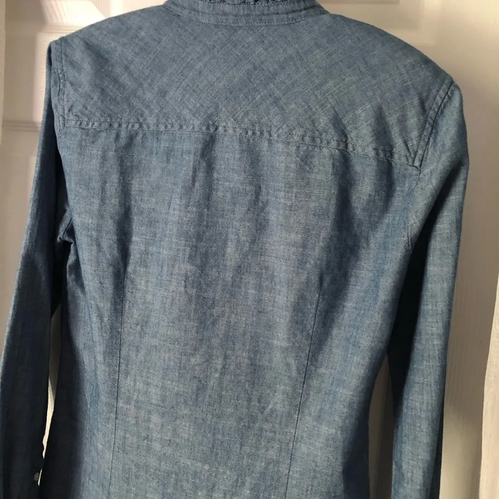 button down pleated collar denim shirt, women size xs, 100% cotton - Image 7