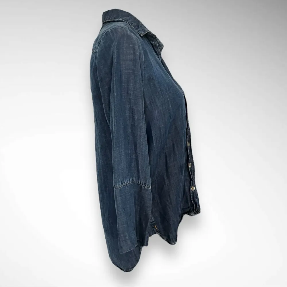 BELLA DAHL Women's Shirt Tail Button‎ Down Chambray Denim Shirt Size Small | EUC - Image 3