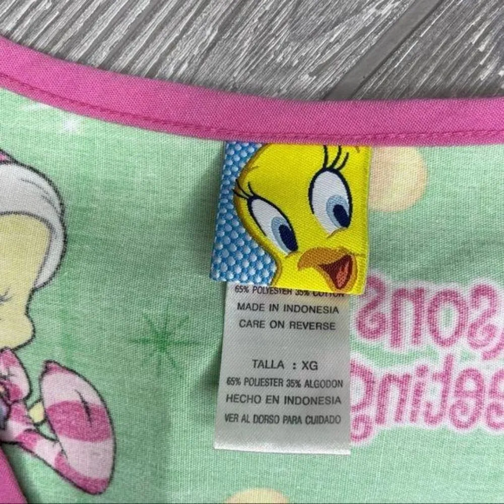 Looney tunes tweety bird Christmas nurse scrub top shirt  xlarge - Image 3