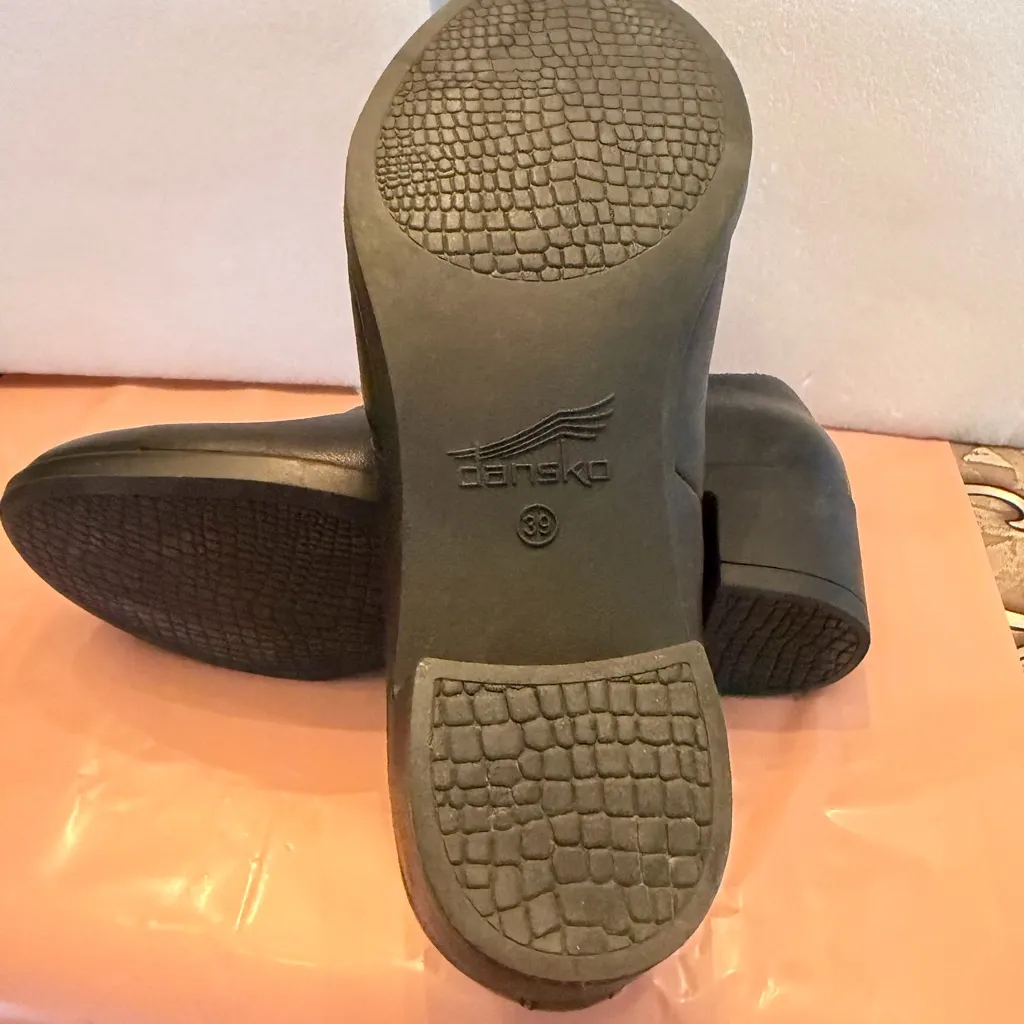 Dansko Black Women's Flats - Image 8