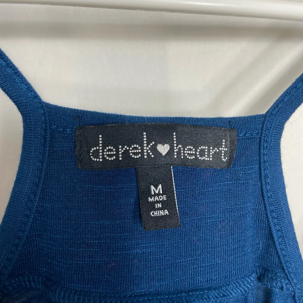 NWOT Derek Heart‎ women’s dark blue pink embroidered relaxed casual tank top M - Image 3