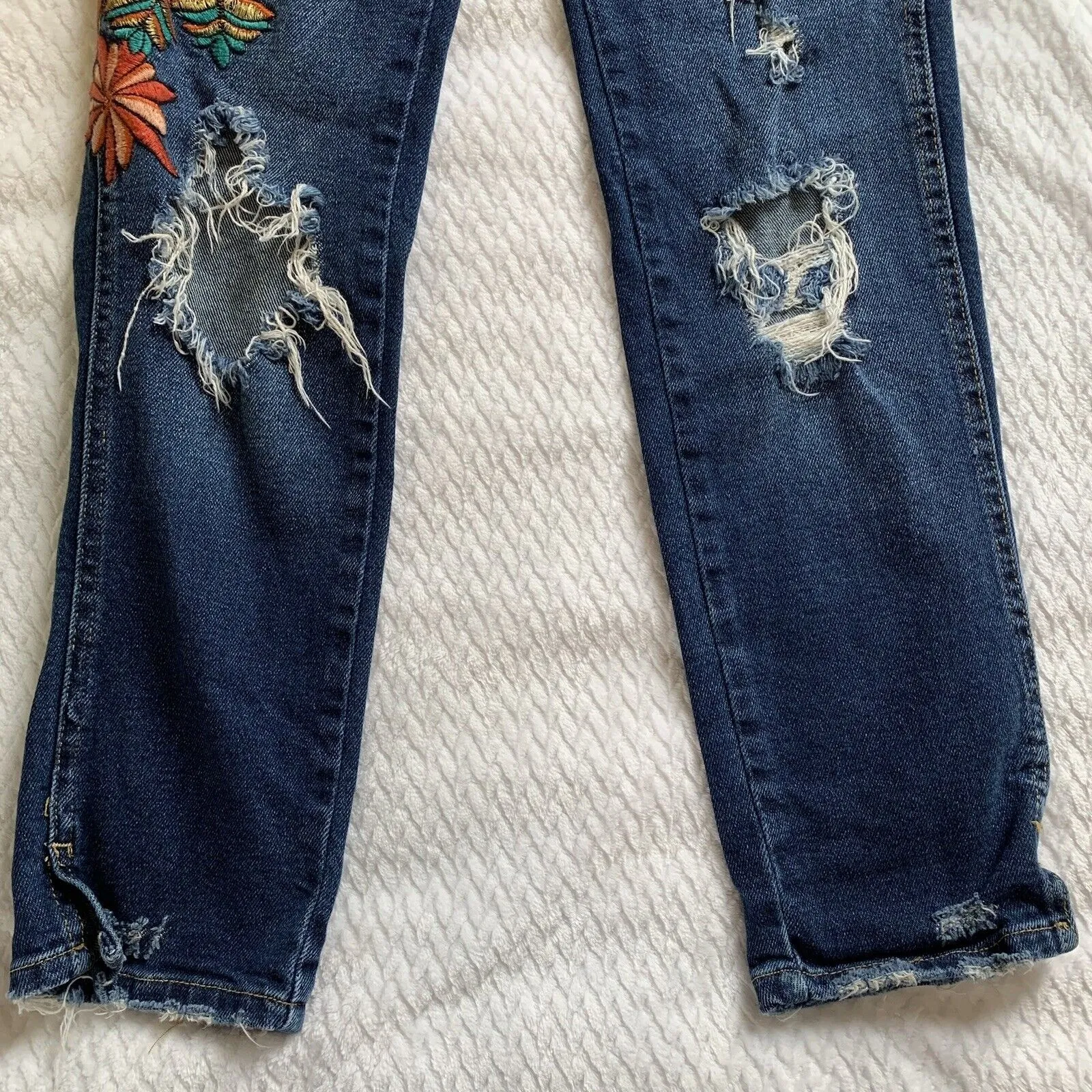 Zara Trafaluc Size 2 Skinny Jeans Multicolor Boho Floral Embroidered Distressed - Image 3