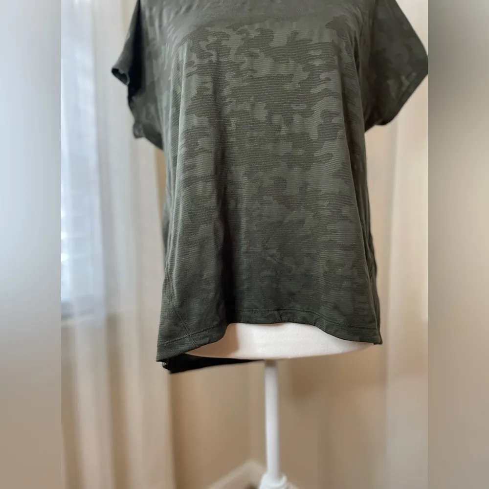 LULULEMON Miles Ahead Short Sleeve Mesh Tee Shirt T-Shirt in Deep Camo Size 10 - Image 9