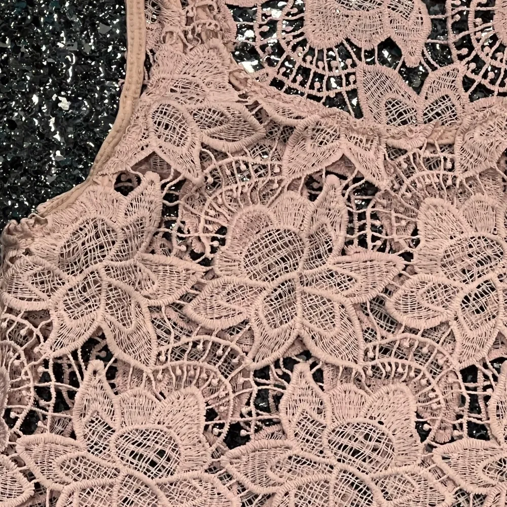 Women’s Charlotte Russe Small Pink Floral Frill Bottom Tank Top Shirt - Image 3