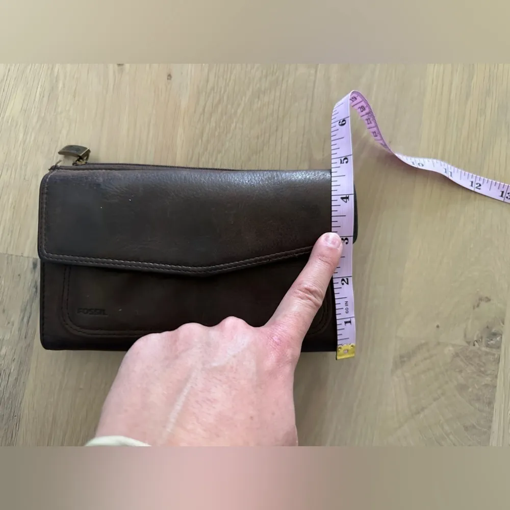 Fossil brown leather wallet with phone pocket - Image 8