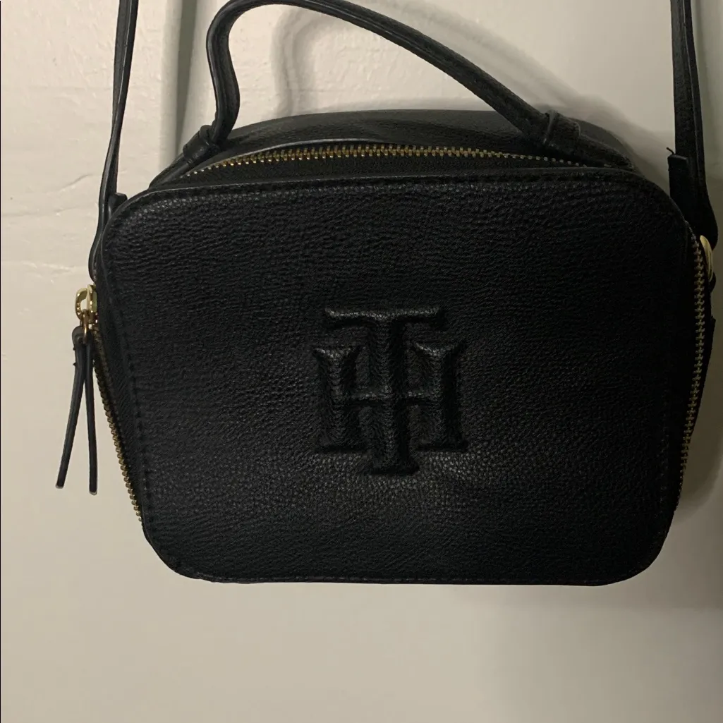 Tommy Hilfiger Black Travel Bag - Image 2