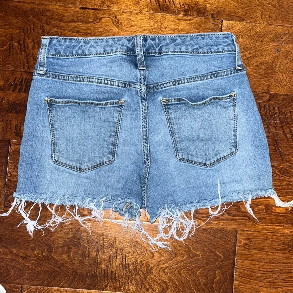 Universal Thread Jean Shorts Size 4/27 R - Image 70