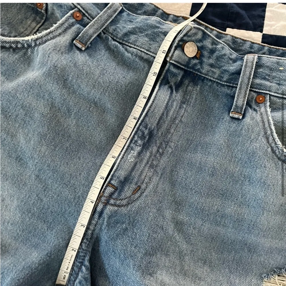 18W Madewell Relaxed High Rise Jean Shorts with Raw Hem and Distressing - Image 6