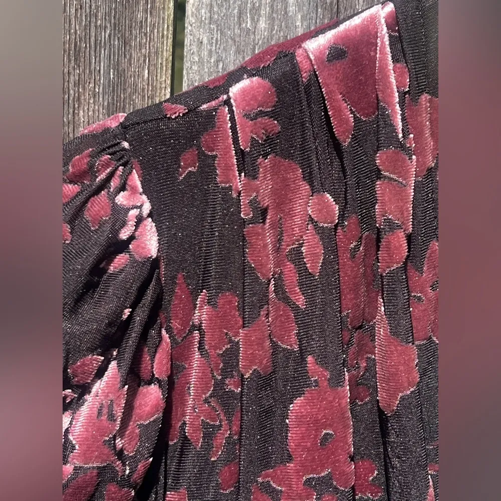 Nasty Gal Collection Grow Business Velvet Floral Crop Top - Image 7